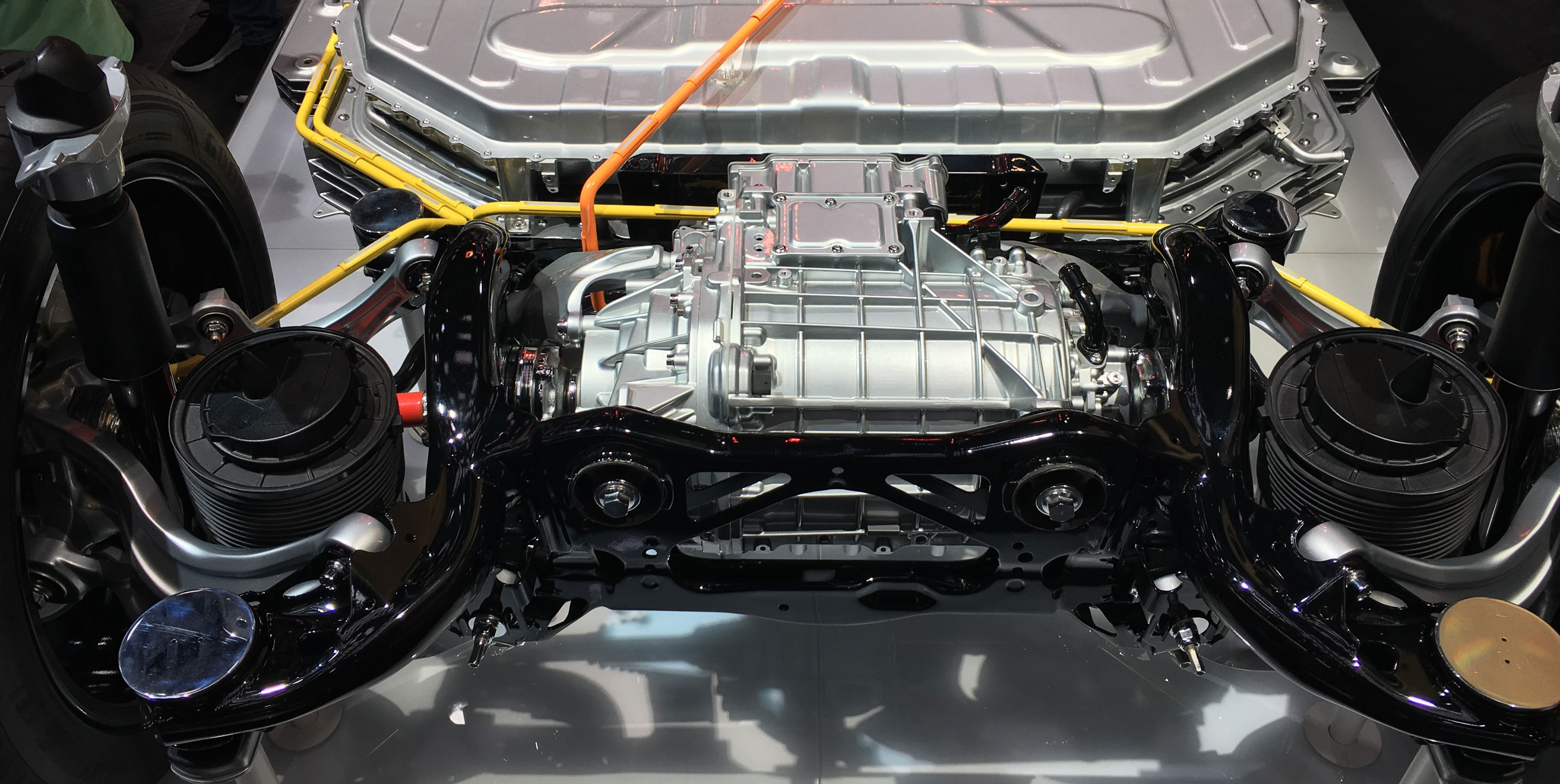 e tron Antrieb E Motor Rear 03