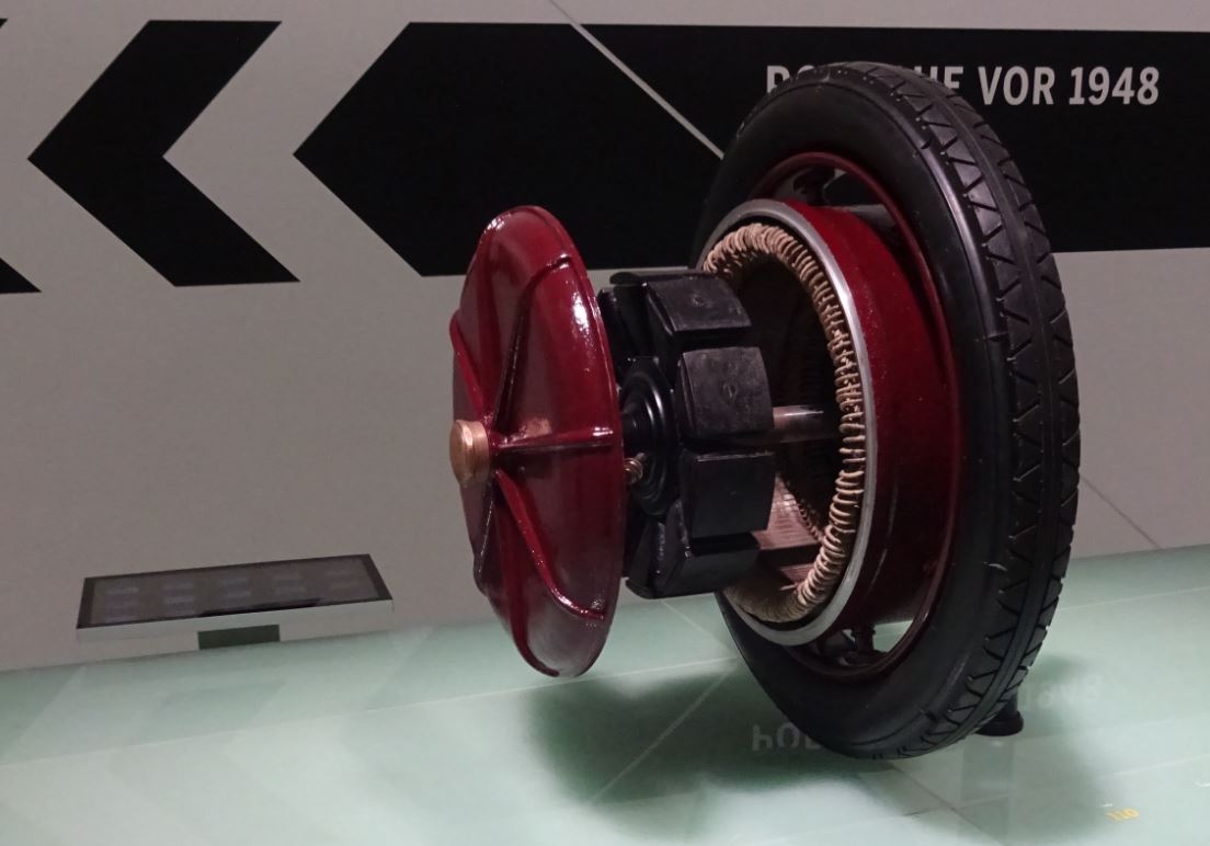 Radnabe-Elektromotor (1,8 kW, bis 50 km/h) Lohner-Porsche 1900, Porsche Museum